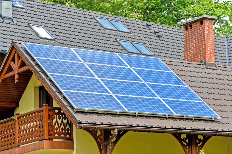 chauffagiste-ESPARRON-min_solar-panels-1477987